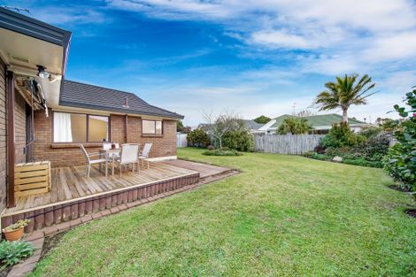 Photo of property in 2/32 Headcorn Place, Botany Downs, Auckland, 2010