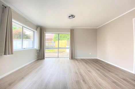 Photo of property in 2/4 Crescent Hills Court, Northpark, Auckland, 2013