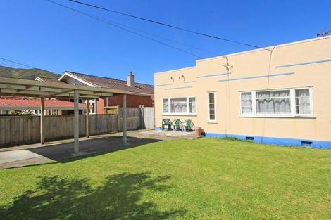 Photo of property in 137 Whites Line East, Waiwhetu, Lower Hutt, 5010