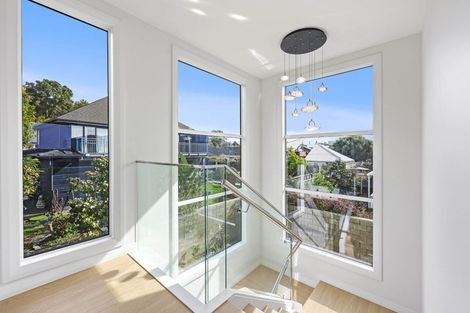 Photo of property in 40a The Esplanade, Eastern Beach, Auckland, 2012