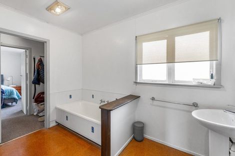 Photo of property in 1/5 Camelot Place, Glenfield, Auckland, 0629