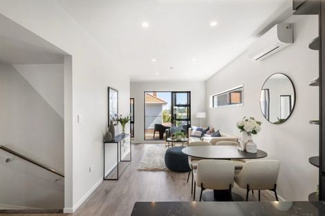 Photo of property in 2/1 Egremont Street, Belmont, Auckland, 0622