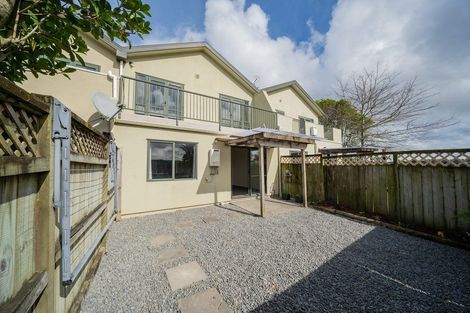 Photo of property in 2/3 Orwell Road, Greenhithe, Auckland, 0632