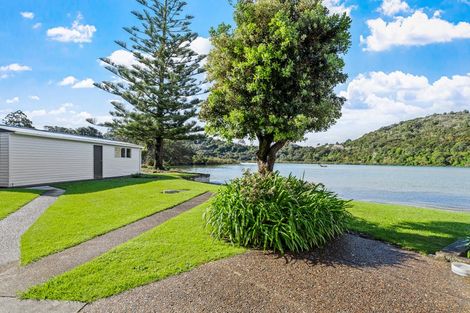 Photo of property in 17 Weranui Road, Waiwera, 0994