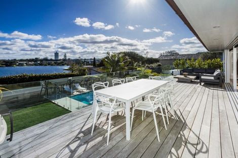 Photo of property in 306 Hurstmere Road, Takapuna, Auckland, 0622