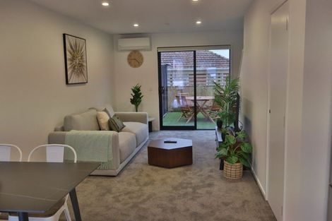 Photo of property in 2/23 Awaroa Road, Sunnyvale, Auckland, 0612