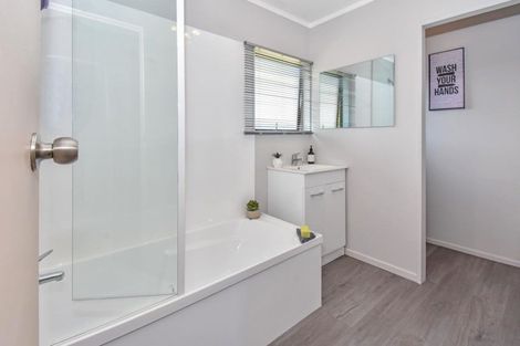 Photo of property in 21 Taihiki Road, Clarks Beach, 2122