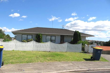 Photo of property in 2/13 Exeter Place, Unsworth Heights, Auckland, 0632