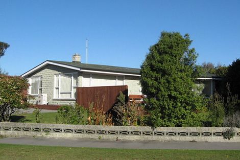 Photo of property in 27 Warren Crescent, Hillmorton, Christchurch, 8025
