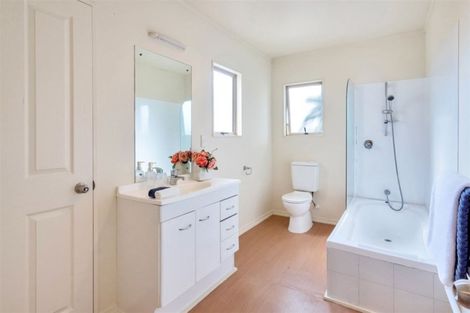 Photo of property in 13 Duxfield Drive, Ranui, Auckland, 0612