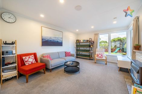 Photo of property in 8 Cherry Blossom Grove, Maungaraki, Lower Hutt, 5010