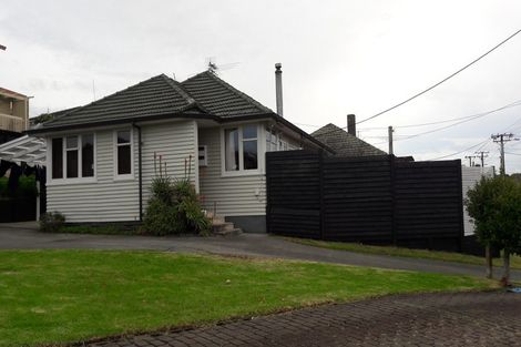 Photo of property in 1/102 Beresford Street, Bayswater, Auckland, 0622