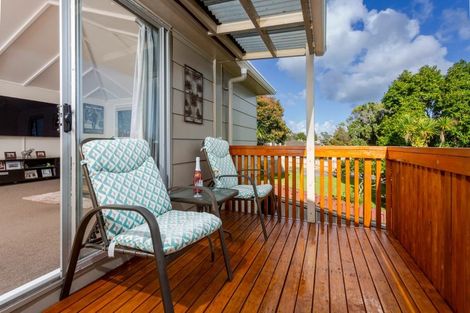 Photo of property in 1/16 Tamahere Drive, Glenfield, Auckland, 0629