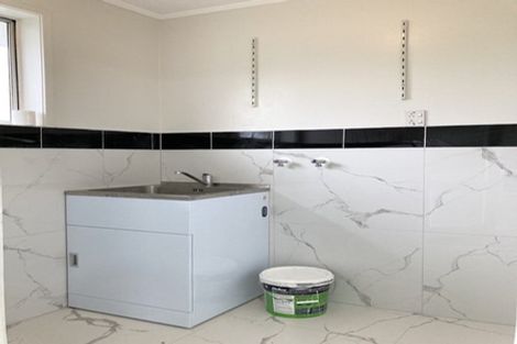 Photo of property in 69 Kemp Road, Massey, Auckland, 0614