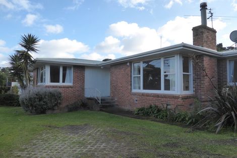 Photo of property in 17 Gill Crescent, Blockhouse Bay, Auckland, 0600