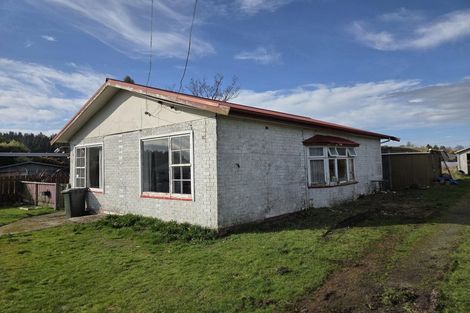 Photo of property in 16 Manse Street, Clinton, 9534