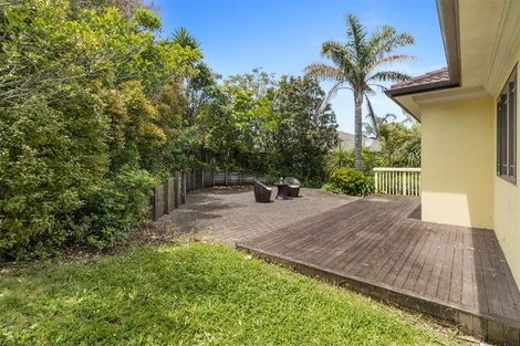 Photo of property in 33 Cricklade Terrace, Windsor Park, Auckland, 0632