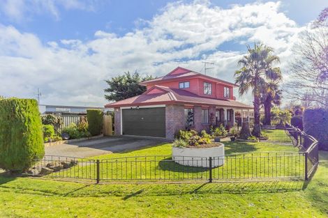 Photo of property in 128 Collins Road, Melville, Hamilton, 3206