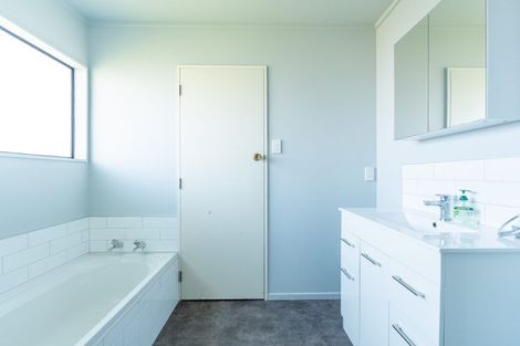 Photo of property in 56 Geraldine Crescent, Cloverlea, Palmerston North, 4412