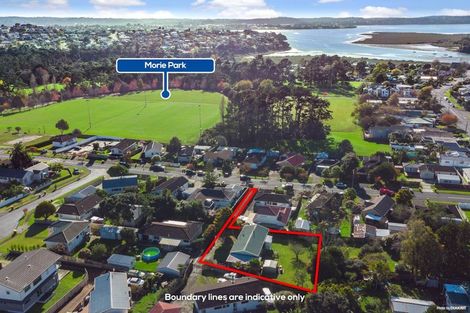 Photo of property in 12 Granville Drive, Massey, Auckland, 0614