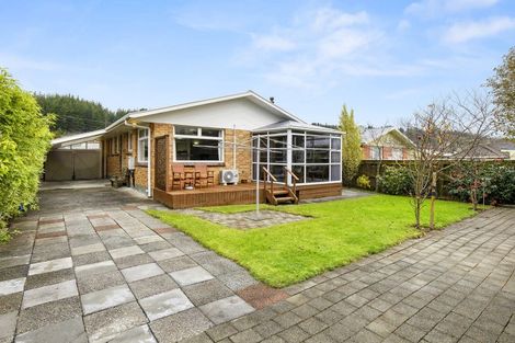 Photo of property in 5 Norana Road, Maoribank, Upper Hutt, 5018