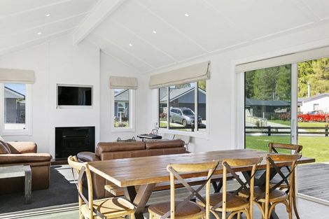 Photo of property in 6 Larches Lane, Kinloch, Taupo, 3377