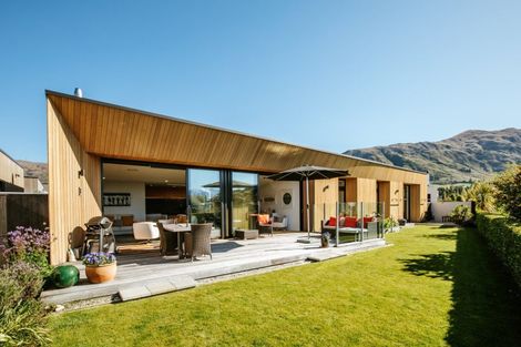 Photo of property in 24 Stackbrae Avenue, Wanaka, 9305
