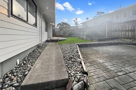 Photo of property in 2/8 Atlantis Place, Totara Vale, Auckland, 0629