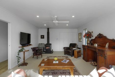 Photo of property in 10 Devon Crescent, Darfield, 7510