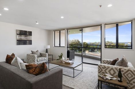 Photo of property in 5d/173 Hurstmere Road, Takapuna, Auckland, 0622