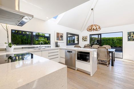 Photo of property in 10 York Terrace, Riverhead, 0820