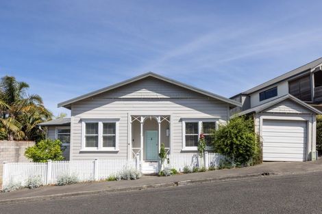 Photo of property in 14 Colenso Avenue, Hospital Hill, Napier, 4110