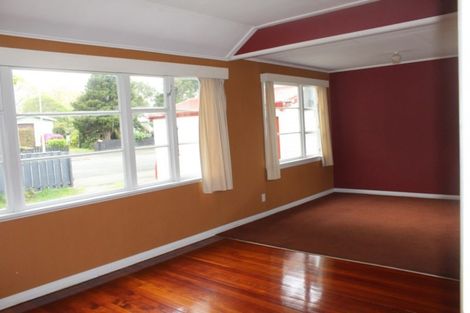 Photo of property in 3 Allardice Street, Dannevirke, 4930