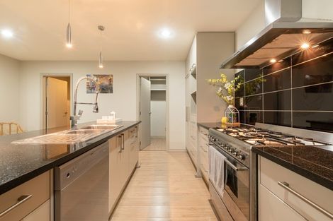 Photo of property in 45 Forrest Hill Road, Milford, Auckland, 0620