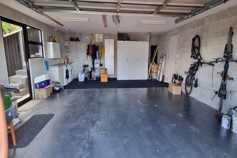 Photo of property in 70 Wynyard Crescent, Fernhill, Queenstown, 9300