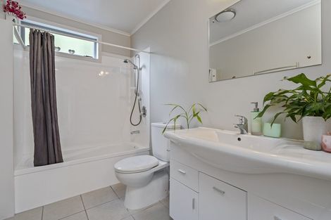 Photo of property in 33 Ward Drive, Opua, 0200