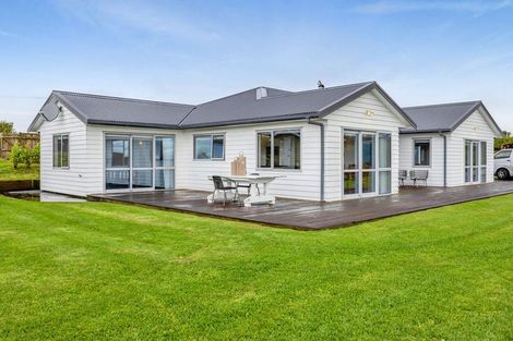 Photo of property in 2088 South Road, Okato, New Plymouth, 4374