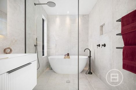 Photo of property in 5 Red Deer Rise, Kelvin Heights, Queenstown, 9300