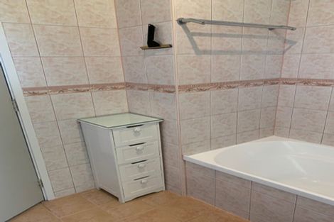 Photo of property in 2/10 Raewyn Place, Pakuranga, Auckland, 2010