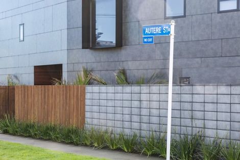 Photo of property in 1 Autere Street, Strandon, New Plymouth, 4312