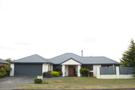 Photo of property in 33 Anglesea Avenue, Parklands, Christchurch, 8083