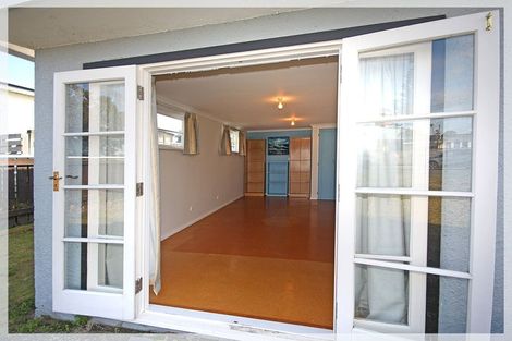 Photo of property in 8 Kennedy Street, Foxton Beach, Foxton, 4815