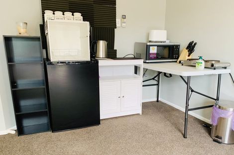 Photo of property in 16 Jade Court, Rosedale, Auckland, 0632