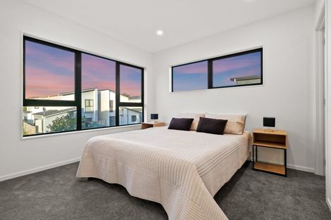 Photo of property in 1/32 Tapuwae Way, Mangere Bridge, 2022