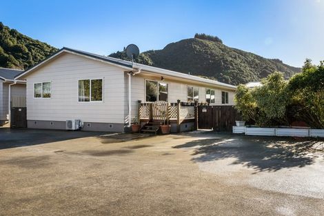 Photo of property in 6b Pokaka Street, Birchville, Upper Hutt, 5018