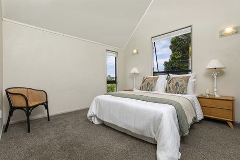 Photo of property in 33 Waipuia Place, Greenhithe, Auckland, 0632