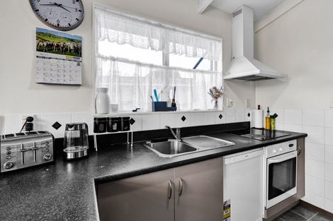 Photo of property in 16 Villa Place, Bell Block, New Plymouth, 4312