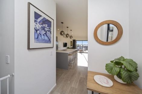 Photo of property in 2 Piper Way, Glen Avon, New Plymouth, 4312