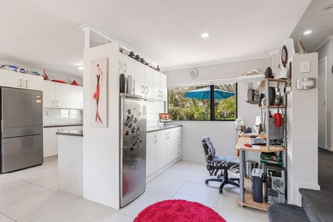 Photo of property in 52 Hewlett Road, Massey, Auckland, 0614