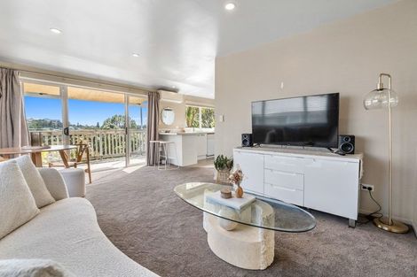 Photo of property in 49a Onewa Road, Northcote, Auckland, 0627